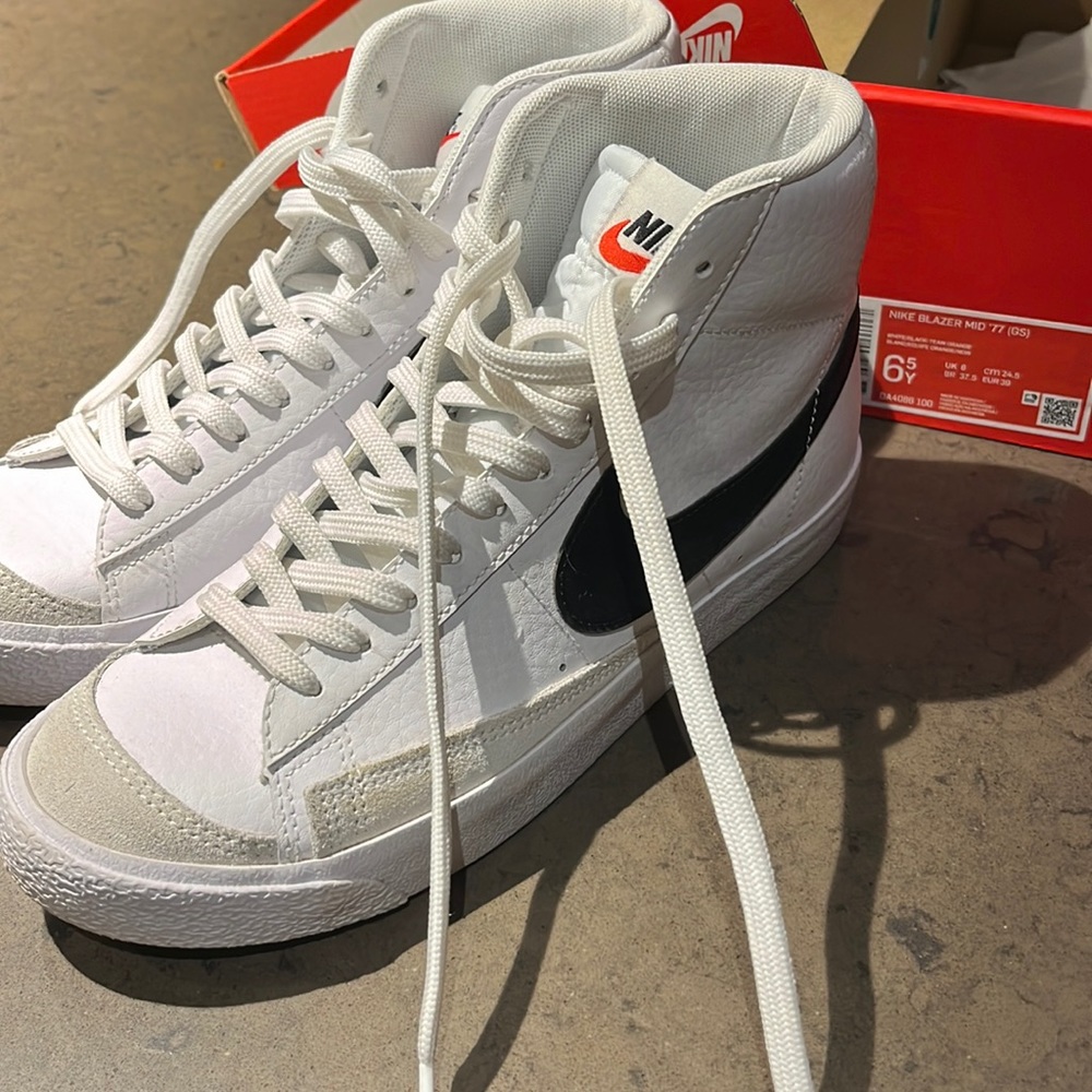 Nike Blazer Mid 77